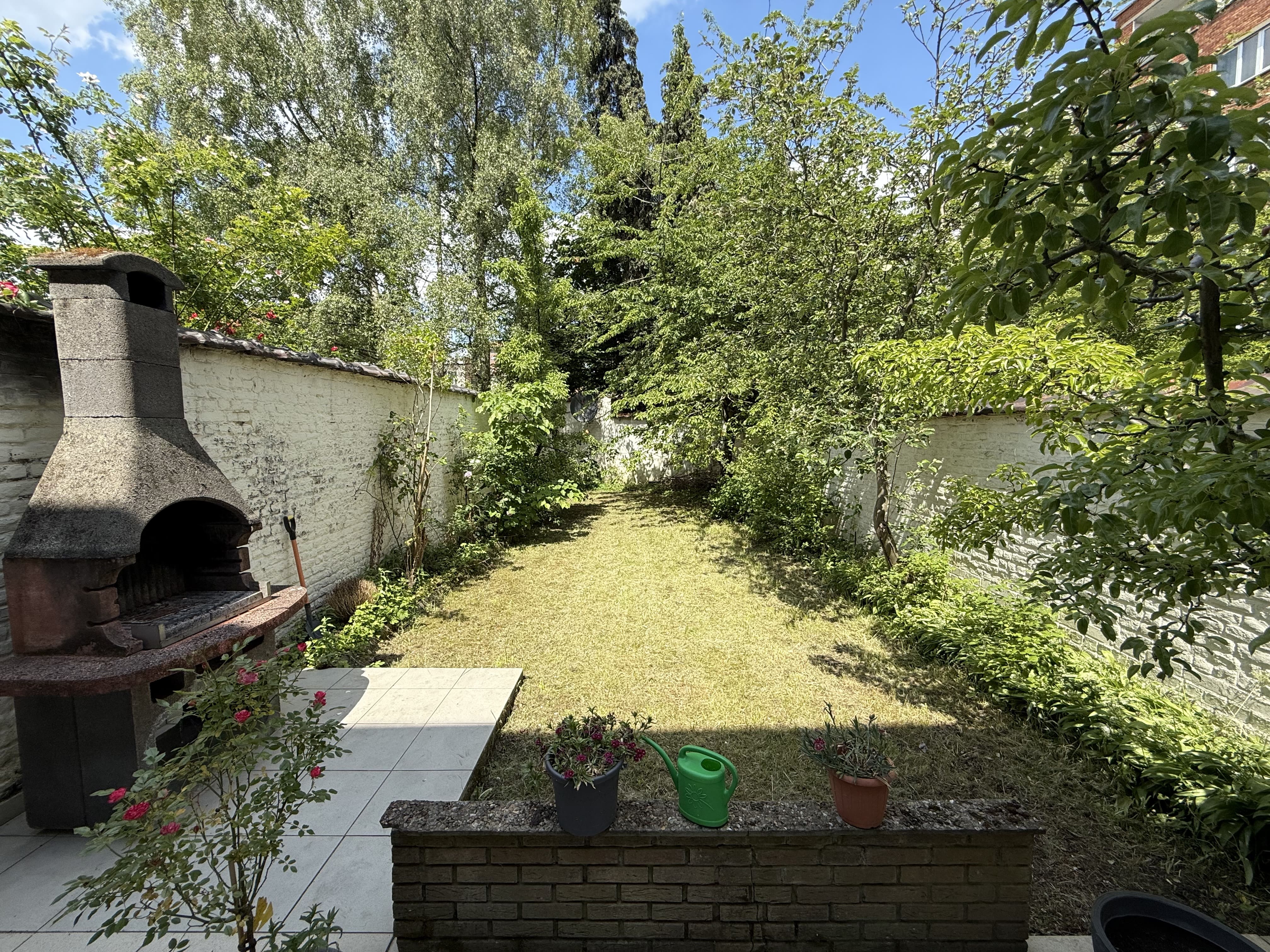 Maison 5 chambres à vendre Schaerbeek quartier Voltaire - Façade extérieure avec jardin Bruxelles immobilier