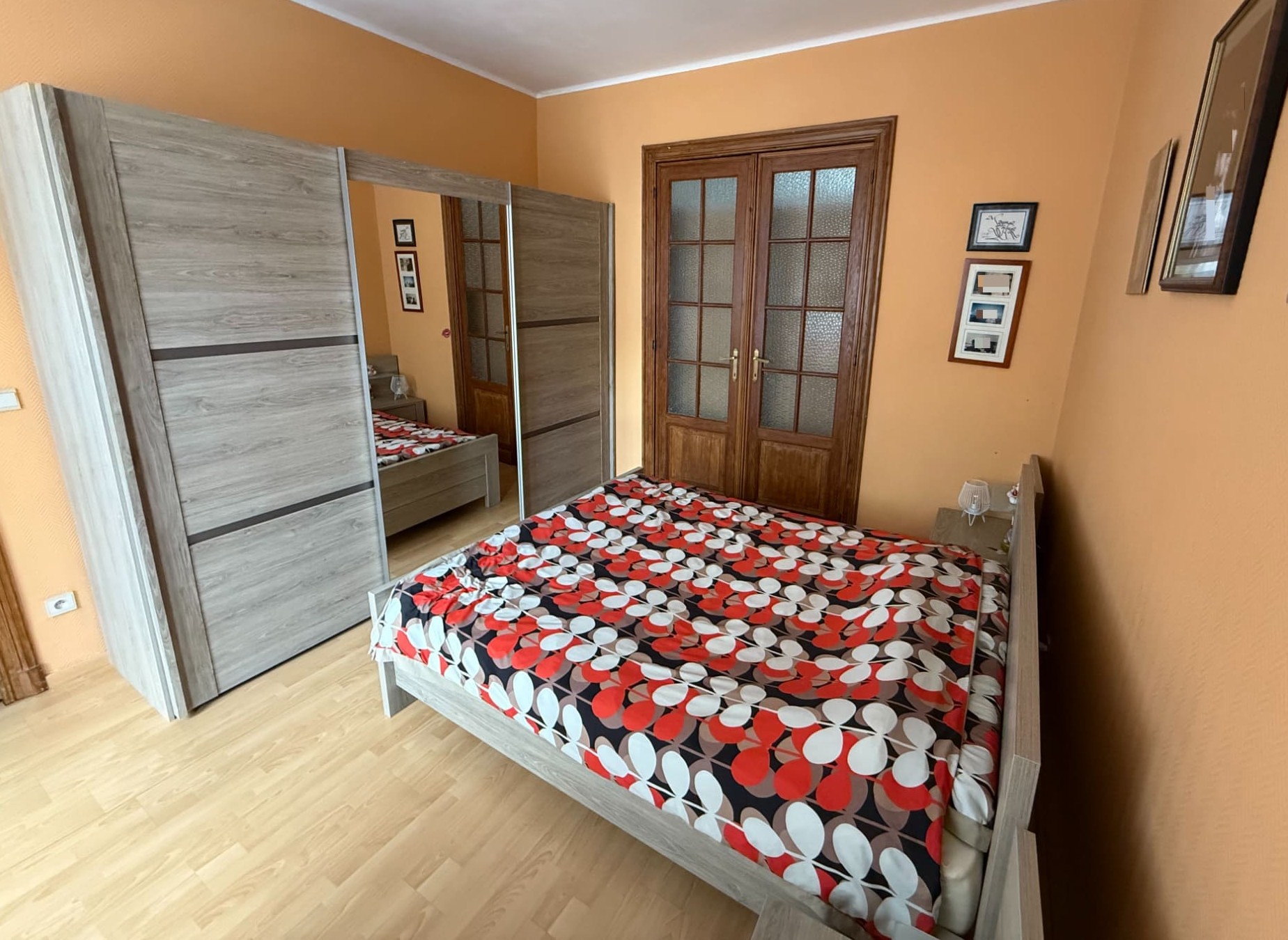Chambre spacieuse 1er étage - Maison 5 chambres Schaerbeek Voltaire immobilier Bruxelles