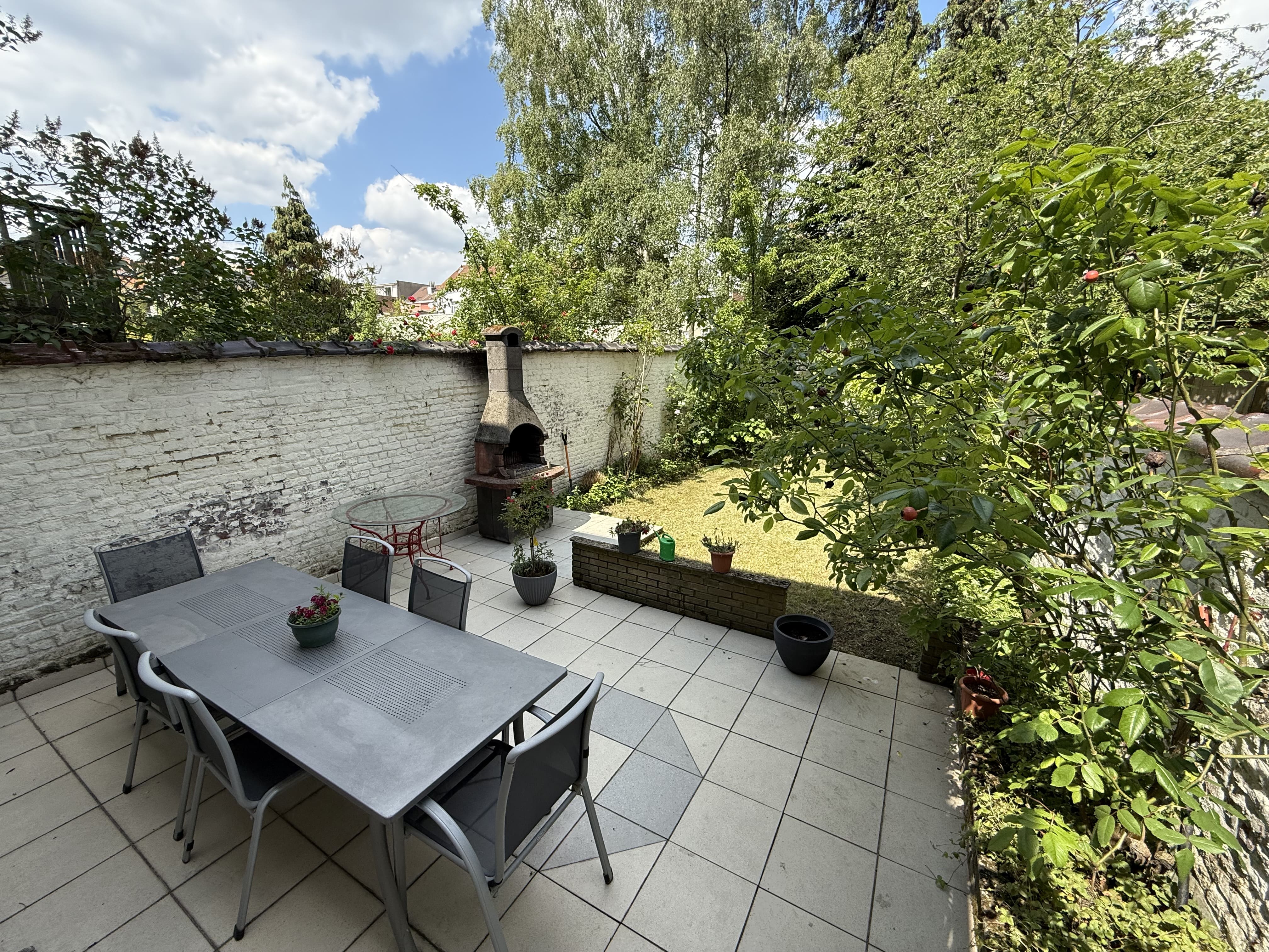 Propriété familiale Schaerbeek Voltaire - Vue extérieure maison 230m² avec jardin 200m² Bruxelles