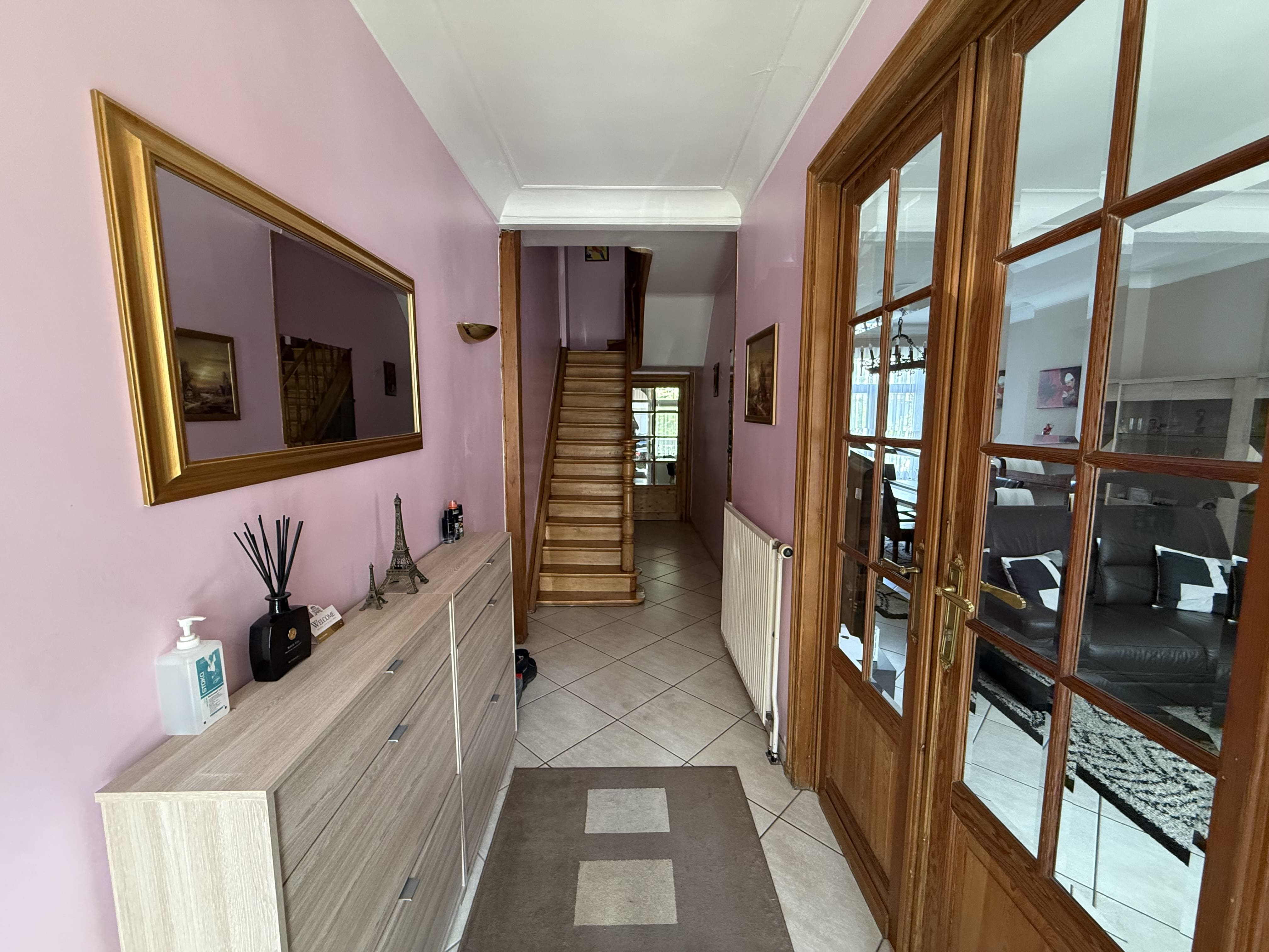 Hall d'entrée spacieux maison Schaerbeek - Immobilier Bruxelles quartier Voltaire à vendre