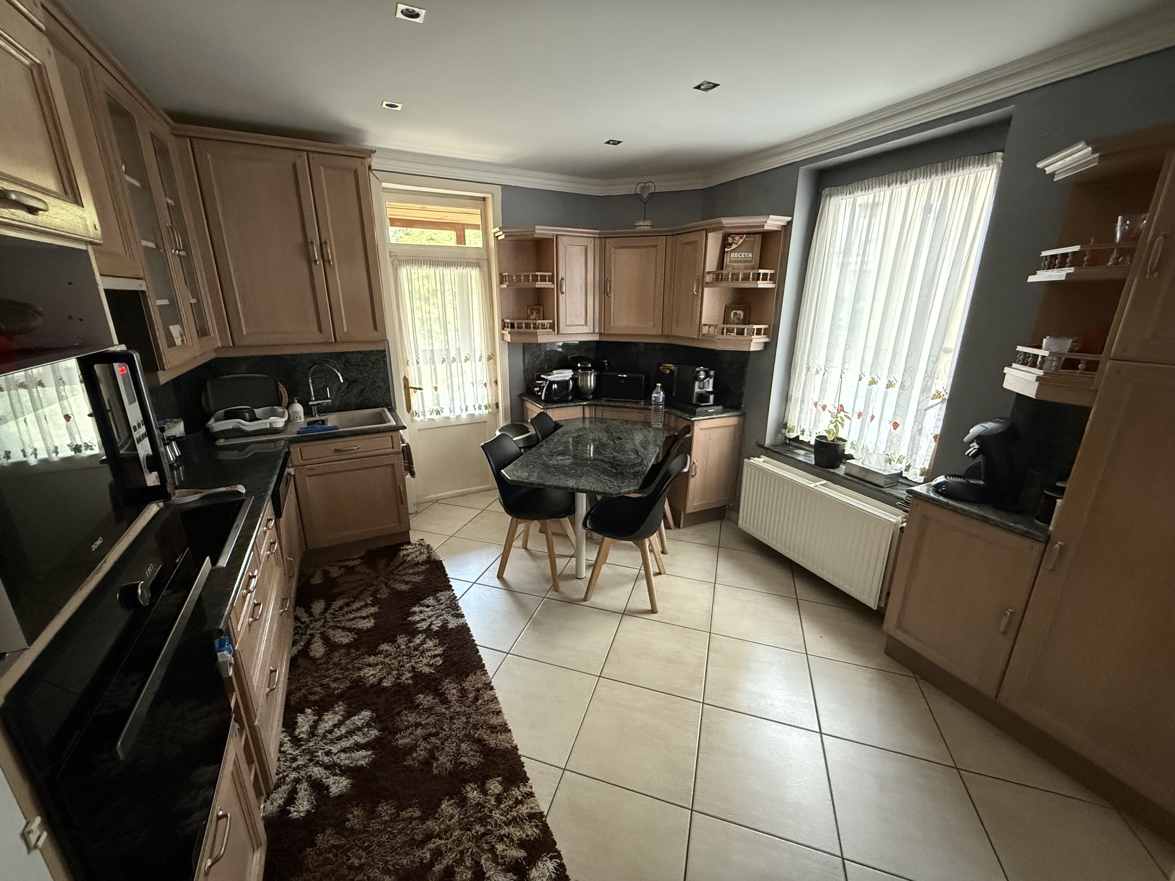 Cuisine moderne équipée maison Schaerbeek - Immobilier Voltaire Bruxelles propriété familiale